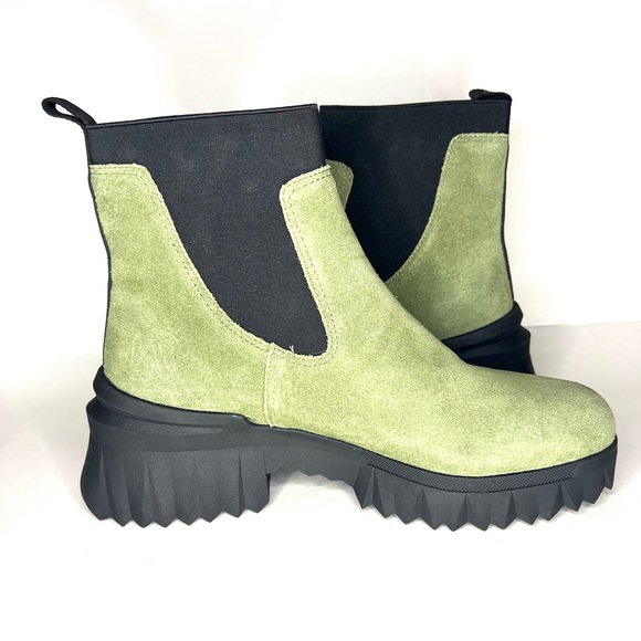 Nurture Women’s Boots Size 9.5
Waterproof leather + weather resistant treatment - Picture 7 of 16